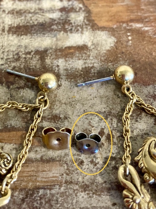 1992 Avon Mystical Unicorn Dangle Earrings Gold Tone Posts Floral Wreath - Picture 10 of 10